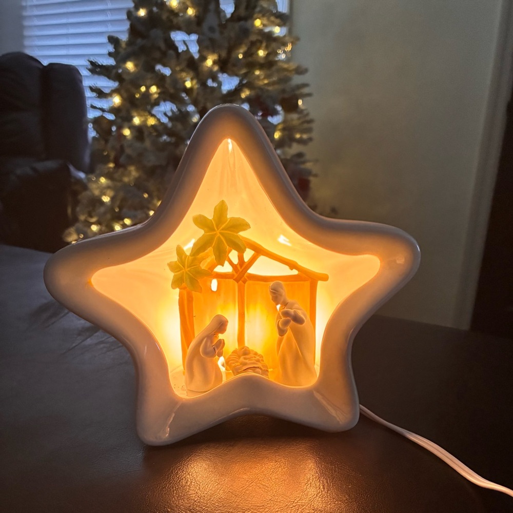 Star-Shaped Nativity Scene Light with Warm Glow